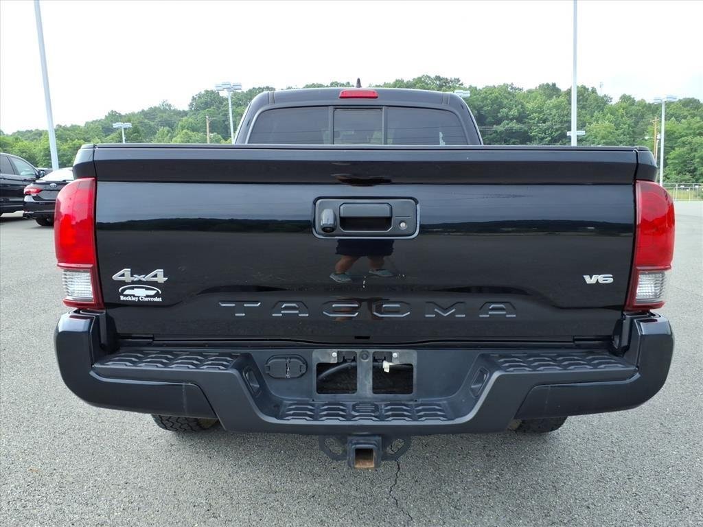 Used 2022 Midnight Black Metallic Toyota SR5 V6 image 4