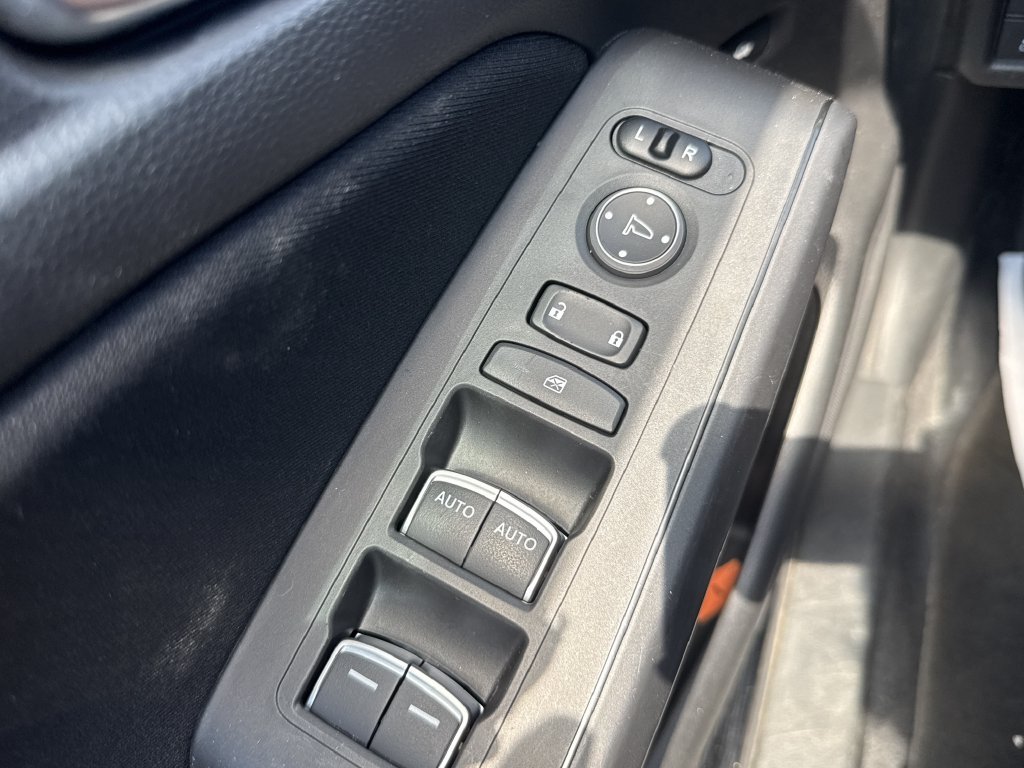 Used 2022  Honda EX image 17
