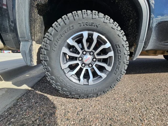 Used 2022  GMC AT4 image 22