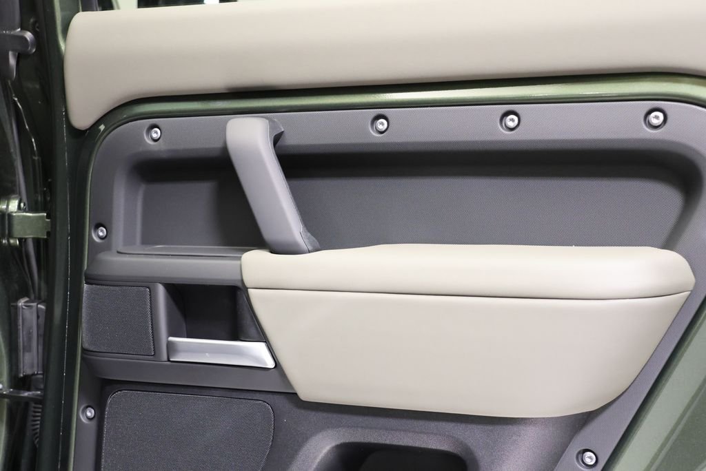 New 2026 Woolstone Green Land Rover S image 41