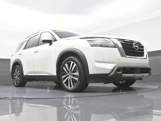Used 2024 White Nissan Platinum image 33