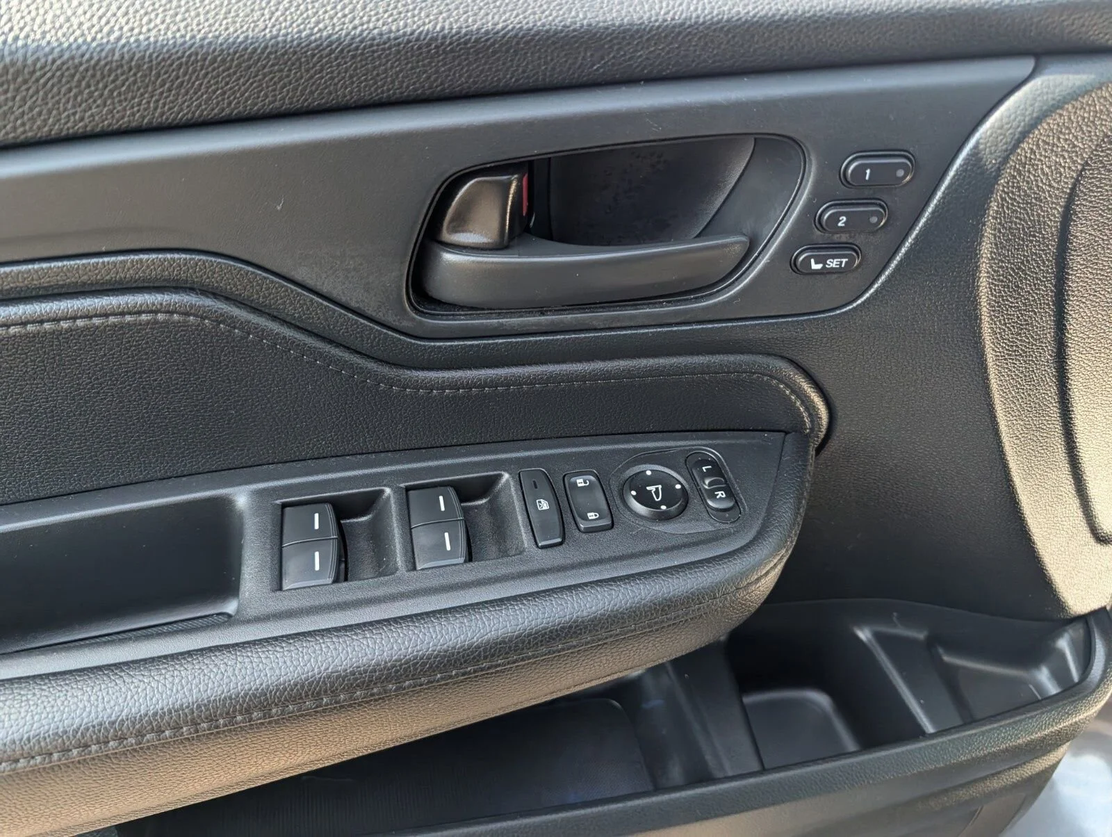 2024 Honda Odyssey EX-L - Photo 32