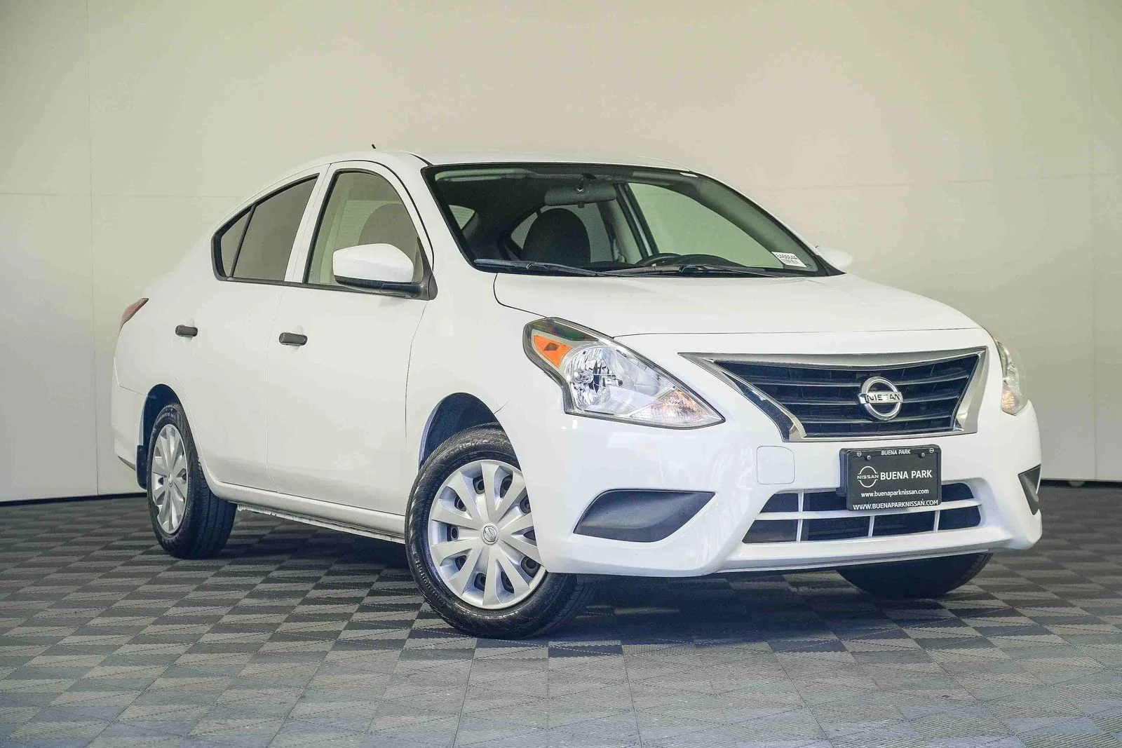 2016 Nissan Versa 1.6 S AT's photo
