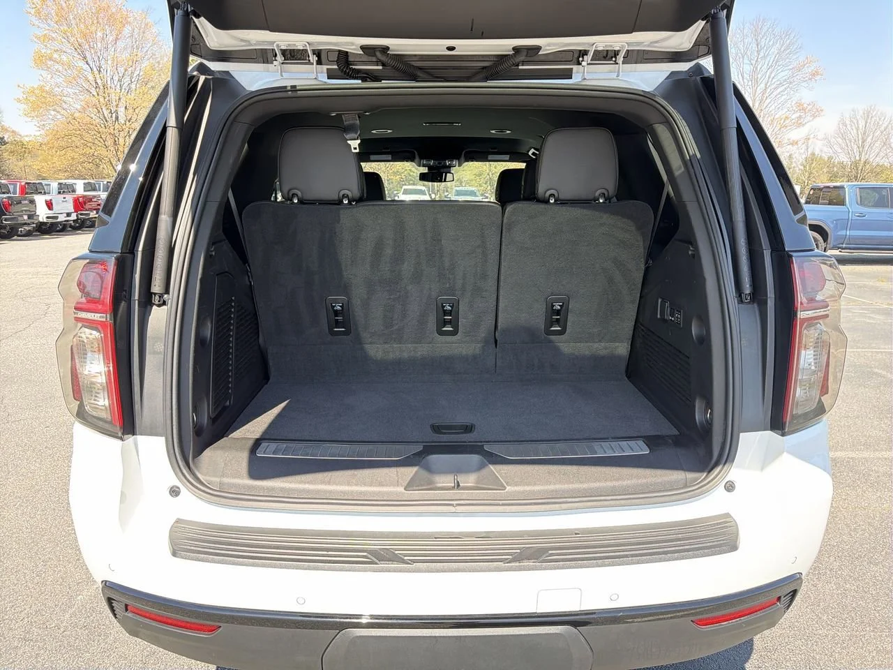 Used 2024 Summit White Chevrolet Z71 image 21