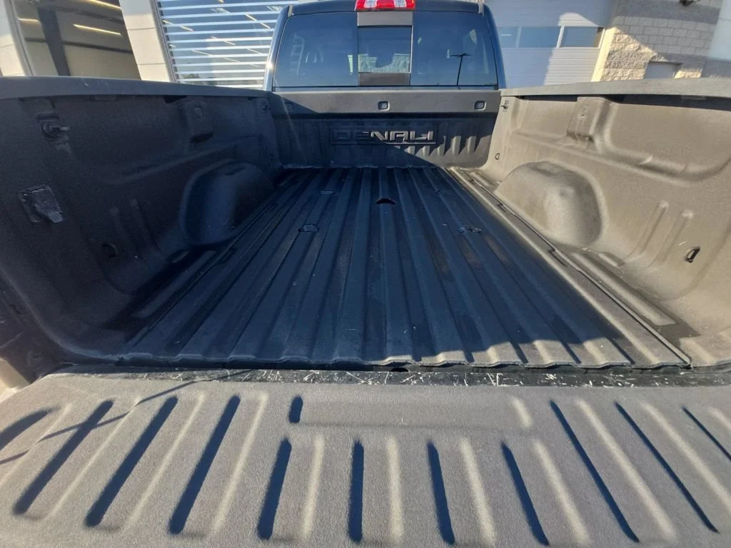 Used 2018 ONYX BLACK GMC Denali image 23