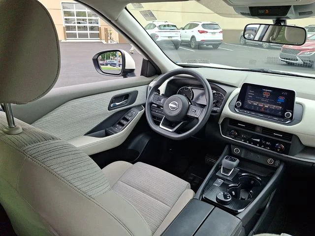 Used 2023 White Nissan SV image 14