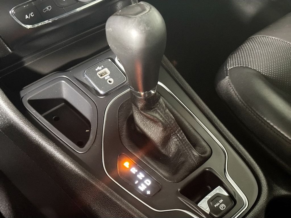 Used 2021 Diamond Black Jeep Latitude Lux image 17