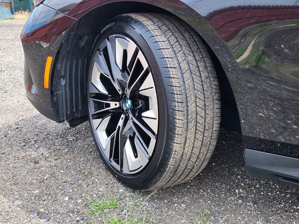 Used 2026 Black BMW 530i xDrive image 34