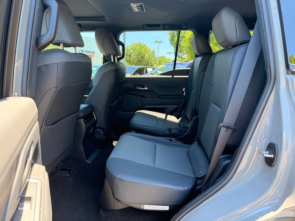 Used 2024  Lexus 550 Premium+ image 19