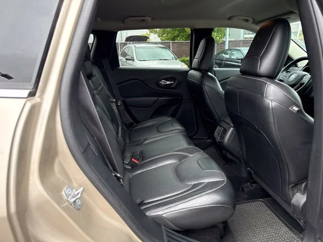 Used 2014 Cashmere Pearlcoat Jeep Limited image 11