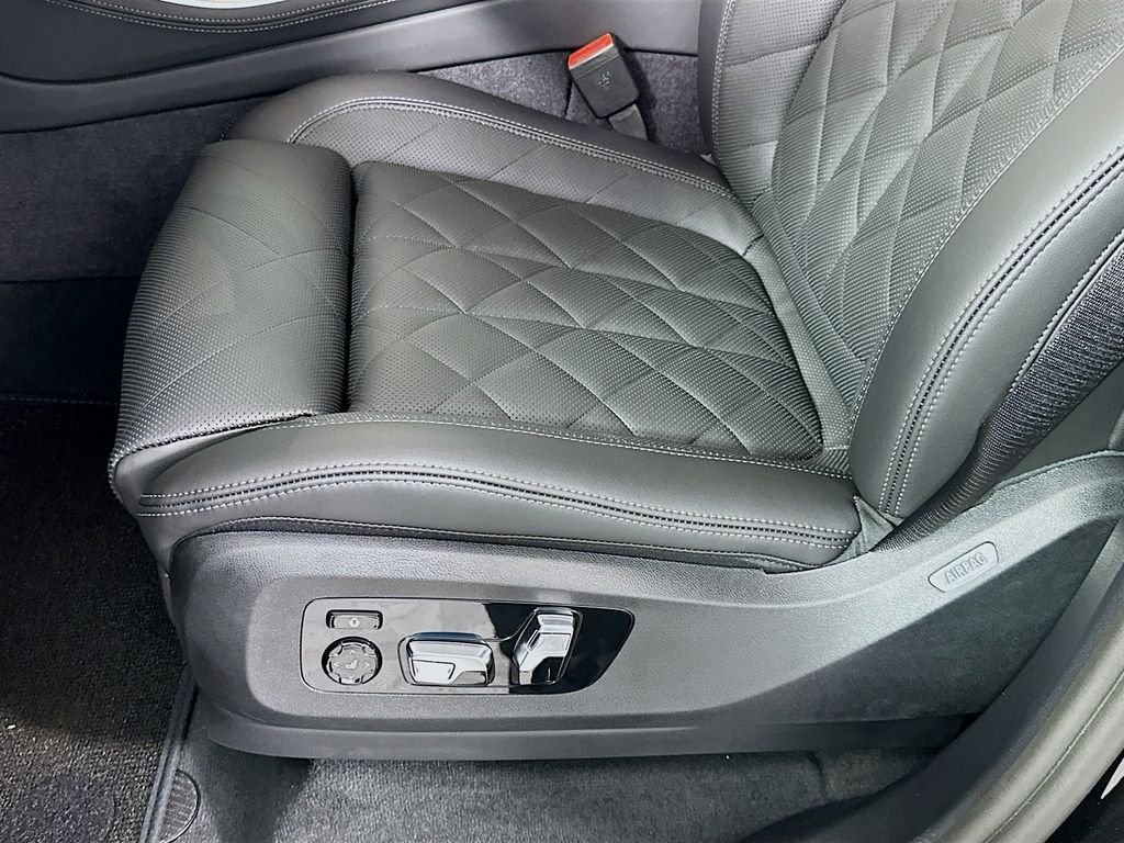 New 2026 Black Sapphire Metallic BMW xDrive40i image 21