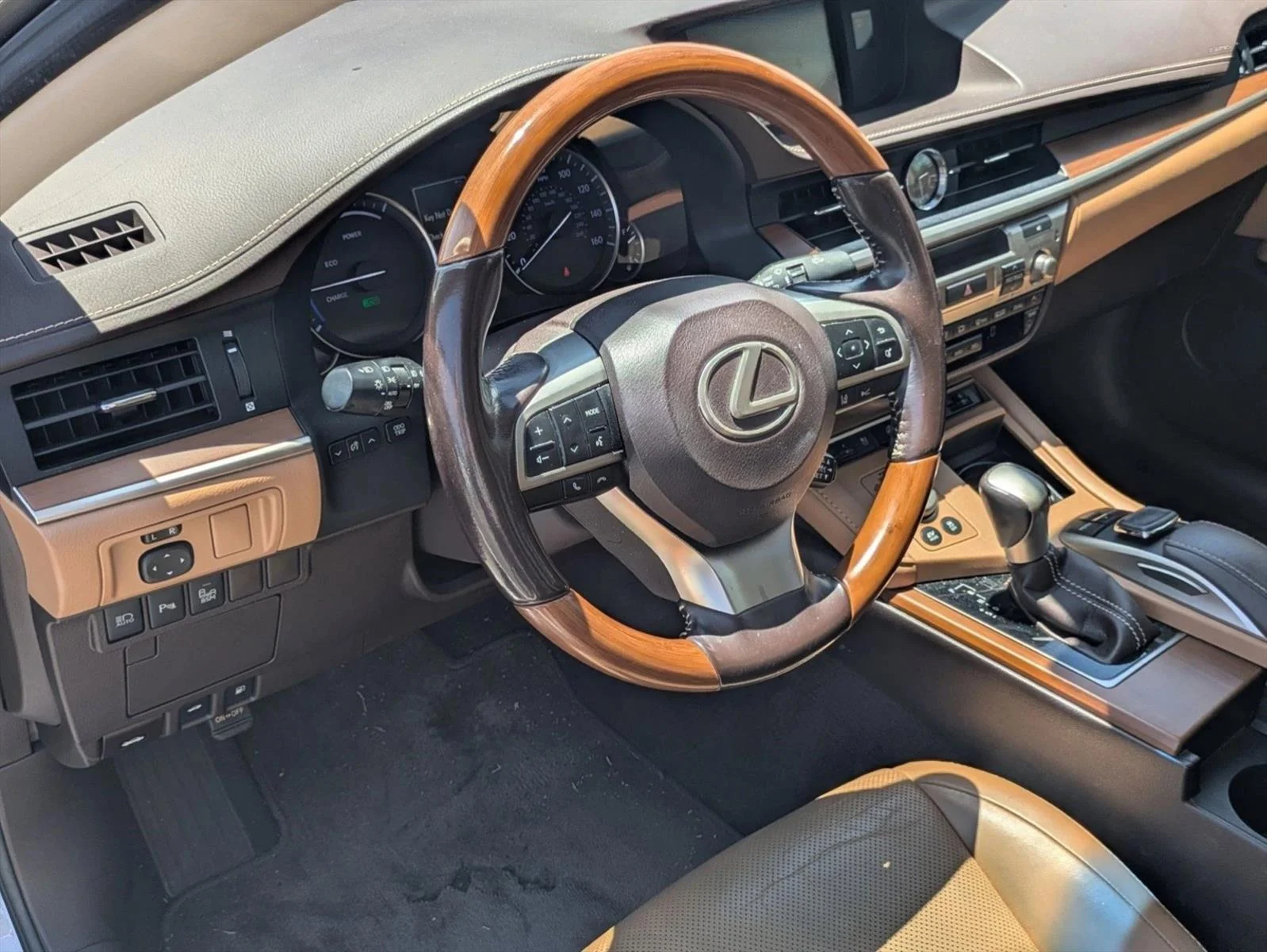 Used 2016 Silver Lexus Hybrid image 8