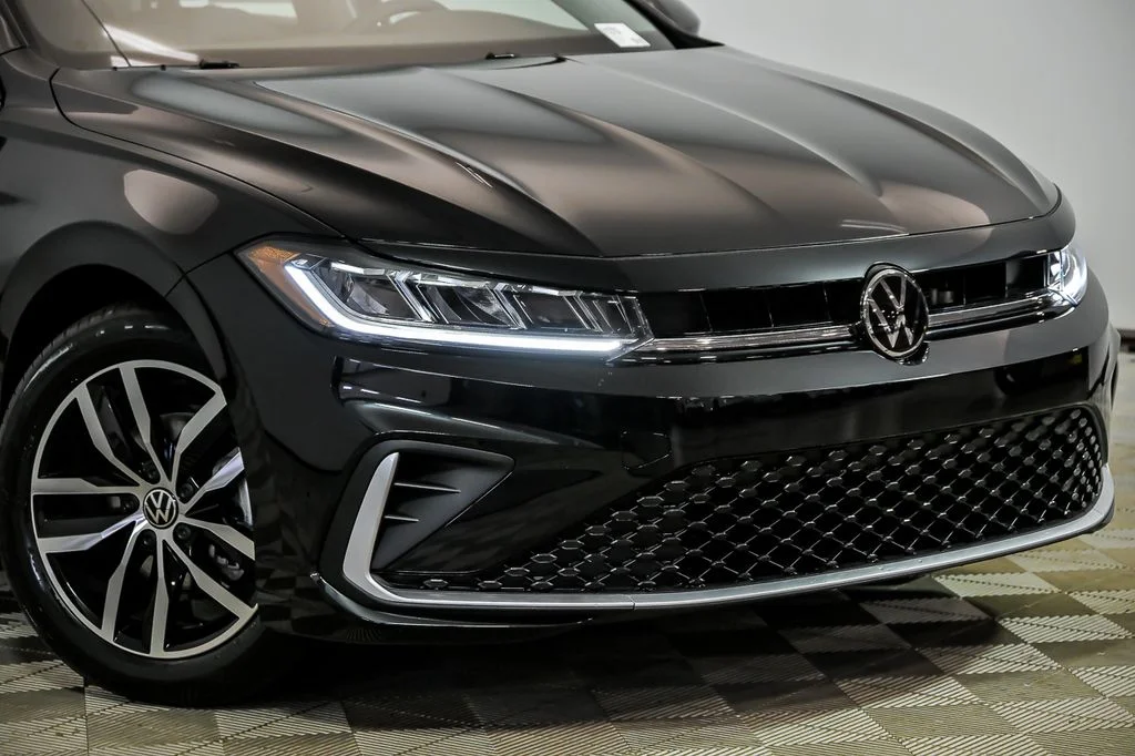 New 2026 Black Volkswagen 1.5T SE image 2