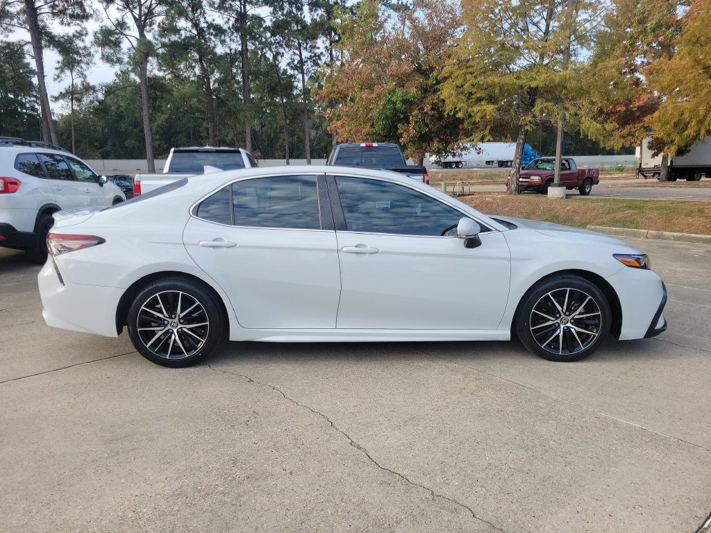 Used 2022 White Toyota SE image 8