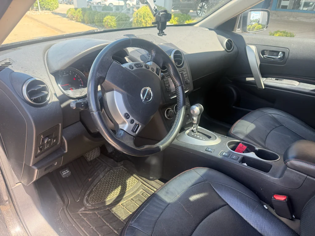 Used 2012 Super Black Nissan SL image 2