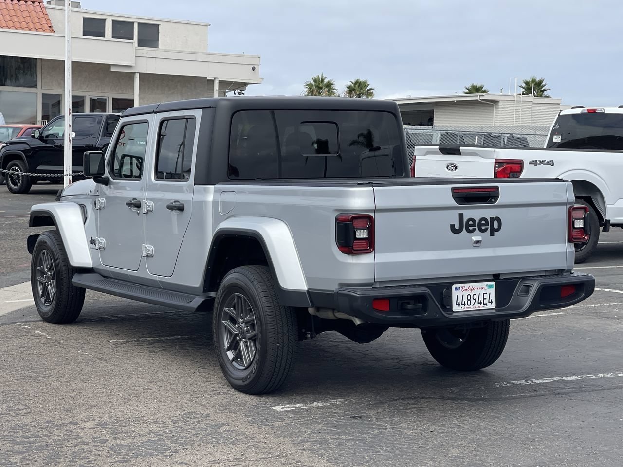 Used 2024 Silver Zynith Clearcoat Jeep Sport S image 4