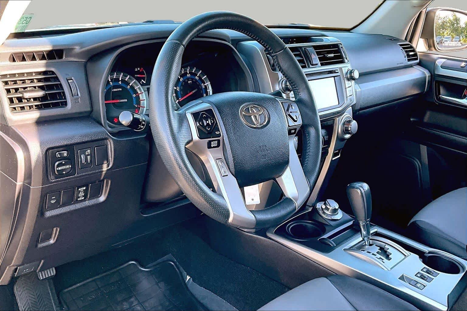 Used 2016 Magnetic Gray Metallic Toyota SR5 Premium image 17