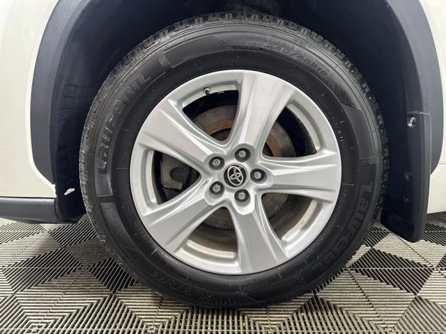 Used 2021 White Toyota LE image 10