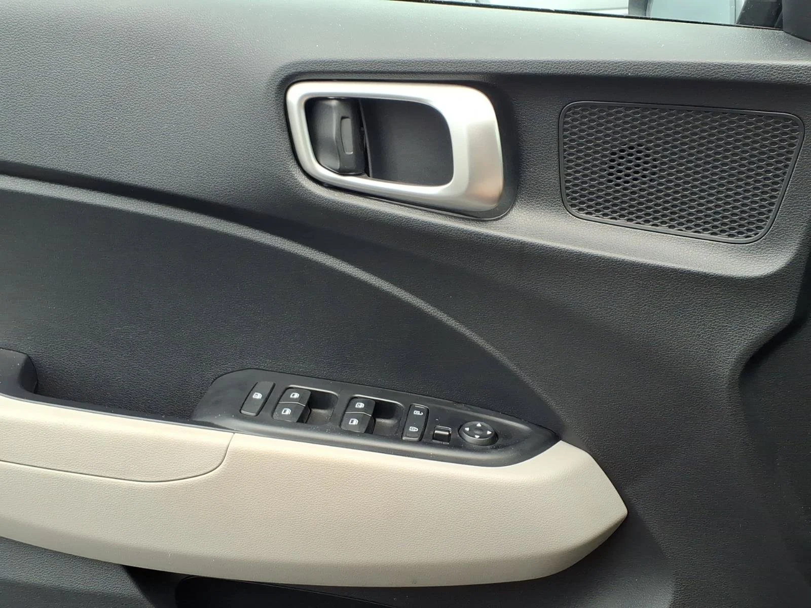 Used 2025 Onyx Black Hyundai SEL image 25