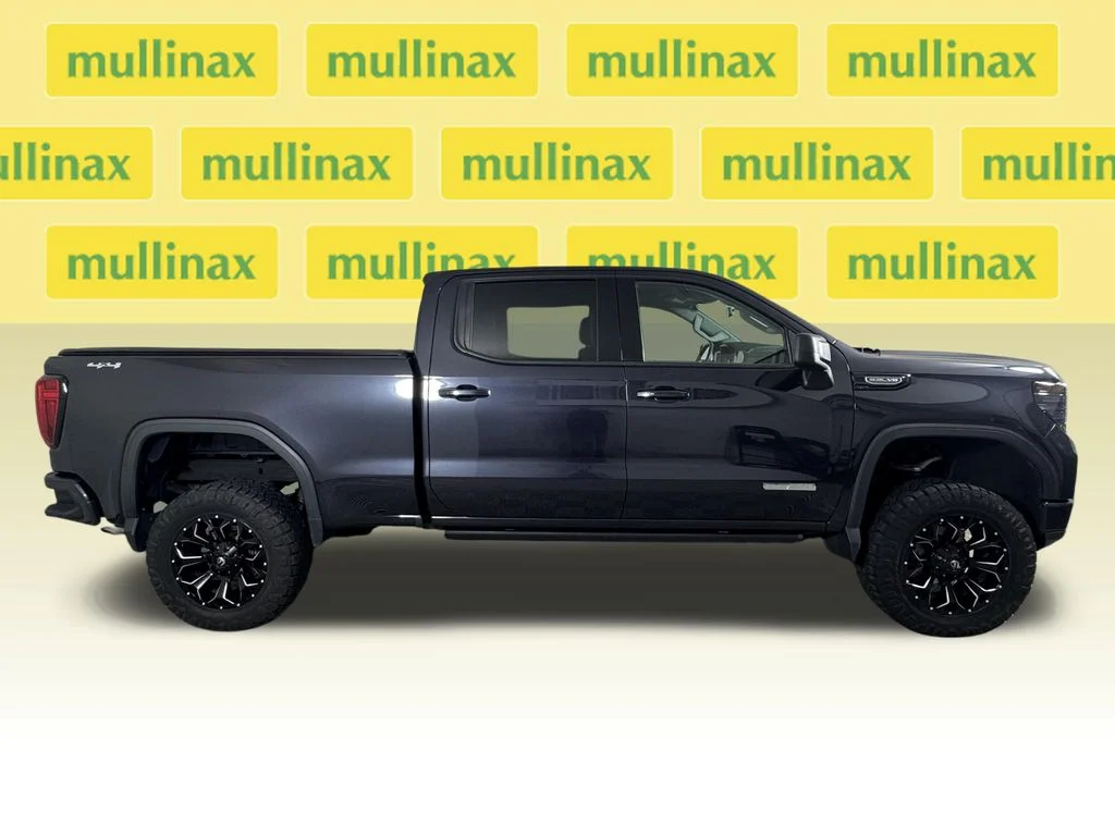 Used 2022  GMC Elevation image 2