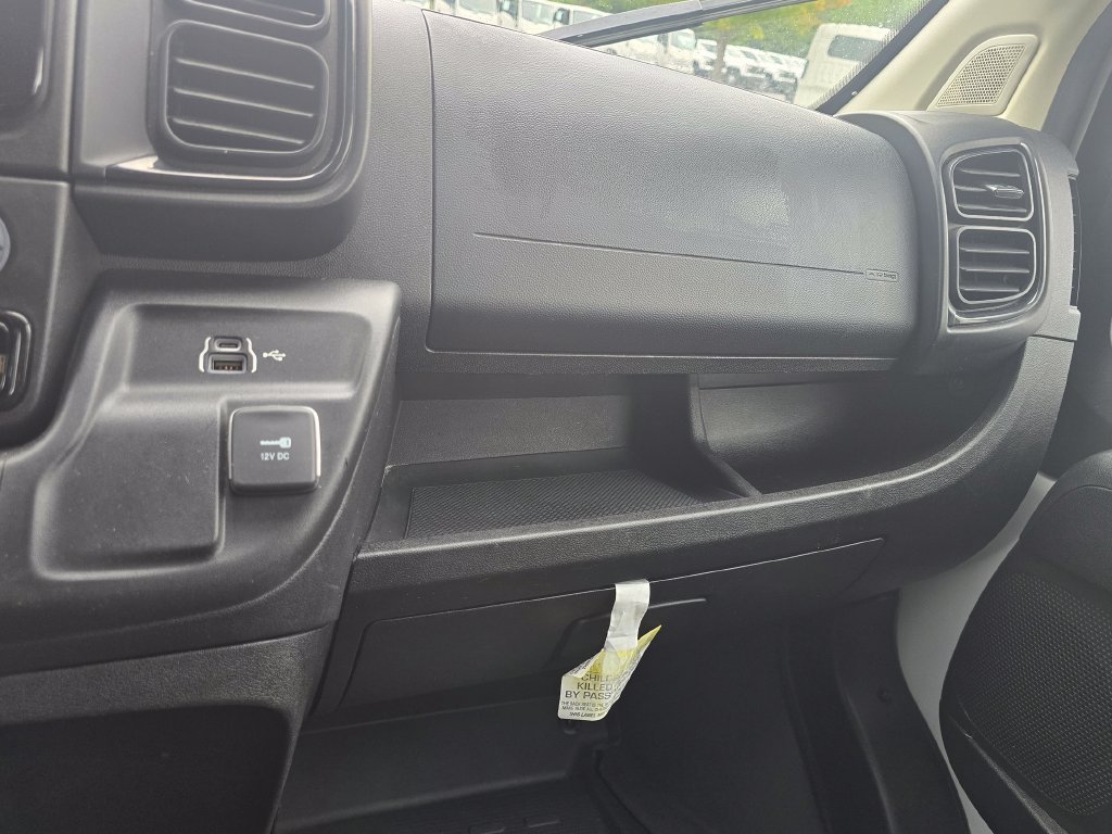 Used 2025 White Ram Base image 30