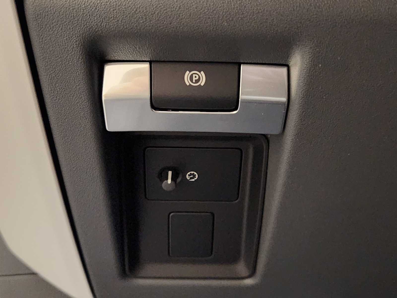 New 2026 Tasman Blue Land Rover X-Dynamic SE image 21