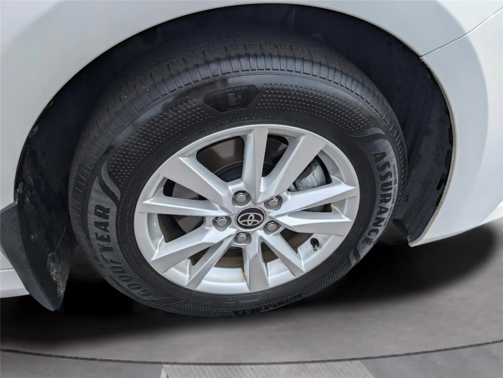 Used 2025 Ice Cap Toyota LE image 35