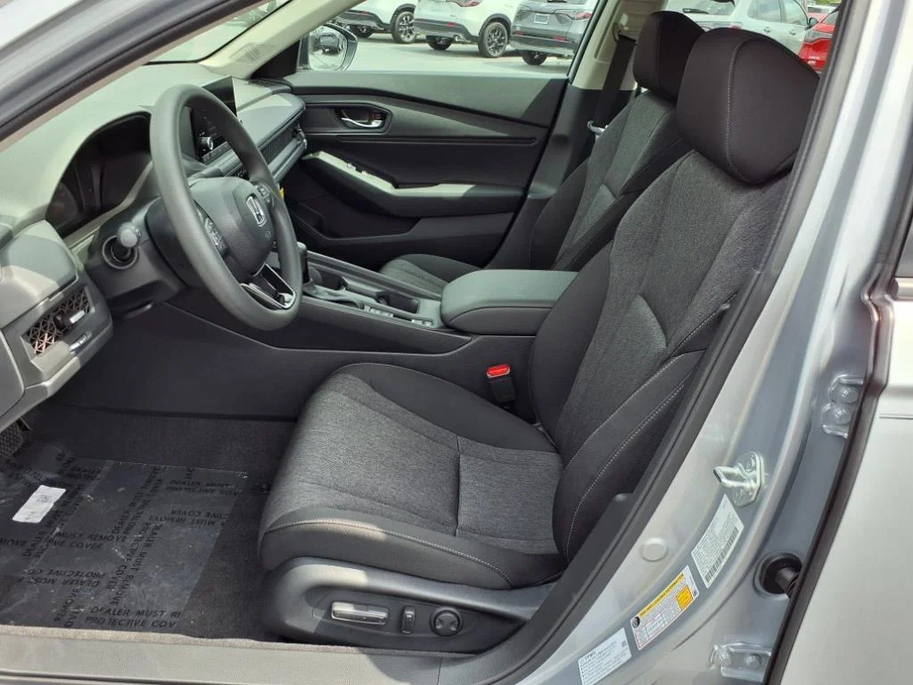 2025 Honda Accord SE - Photo 13