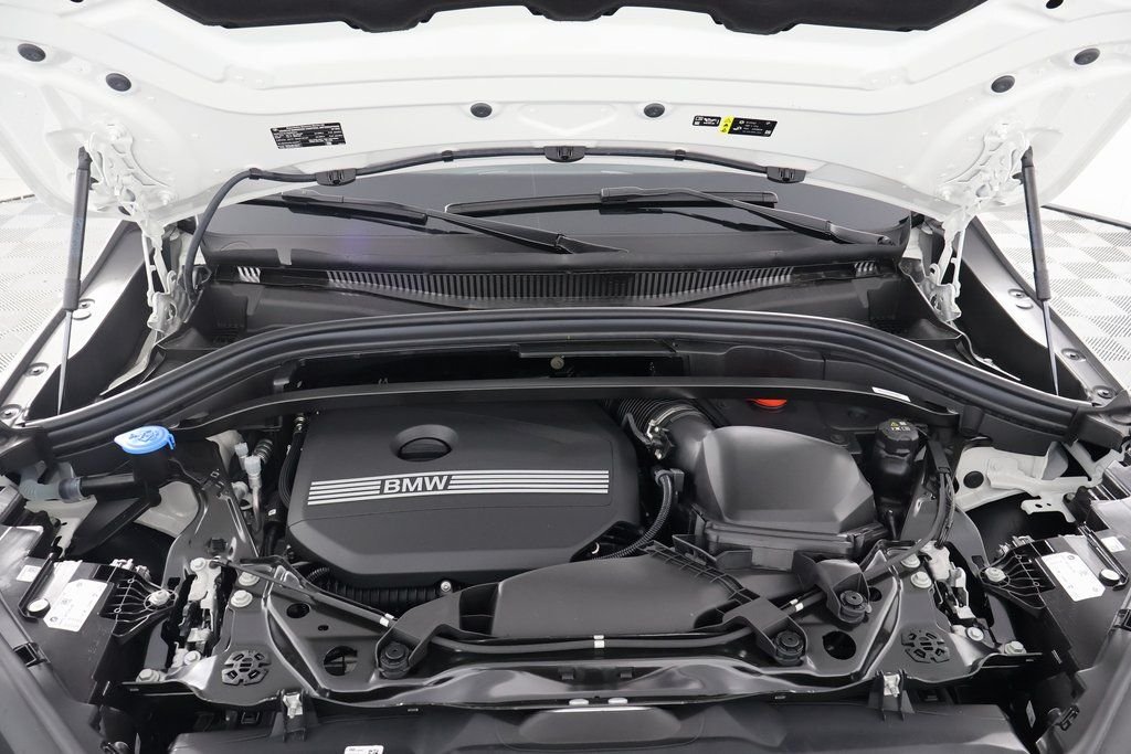 New 2026 Alpine White BMW xDrive28i image 9