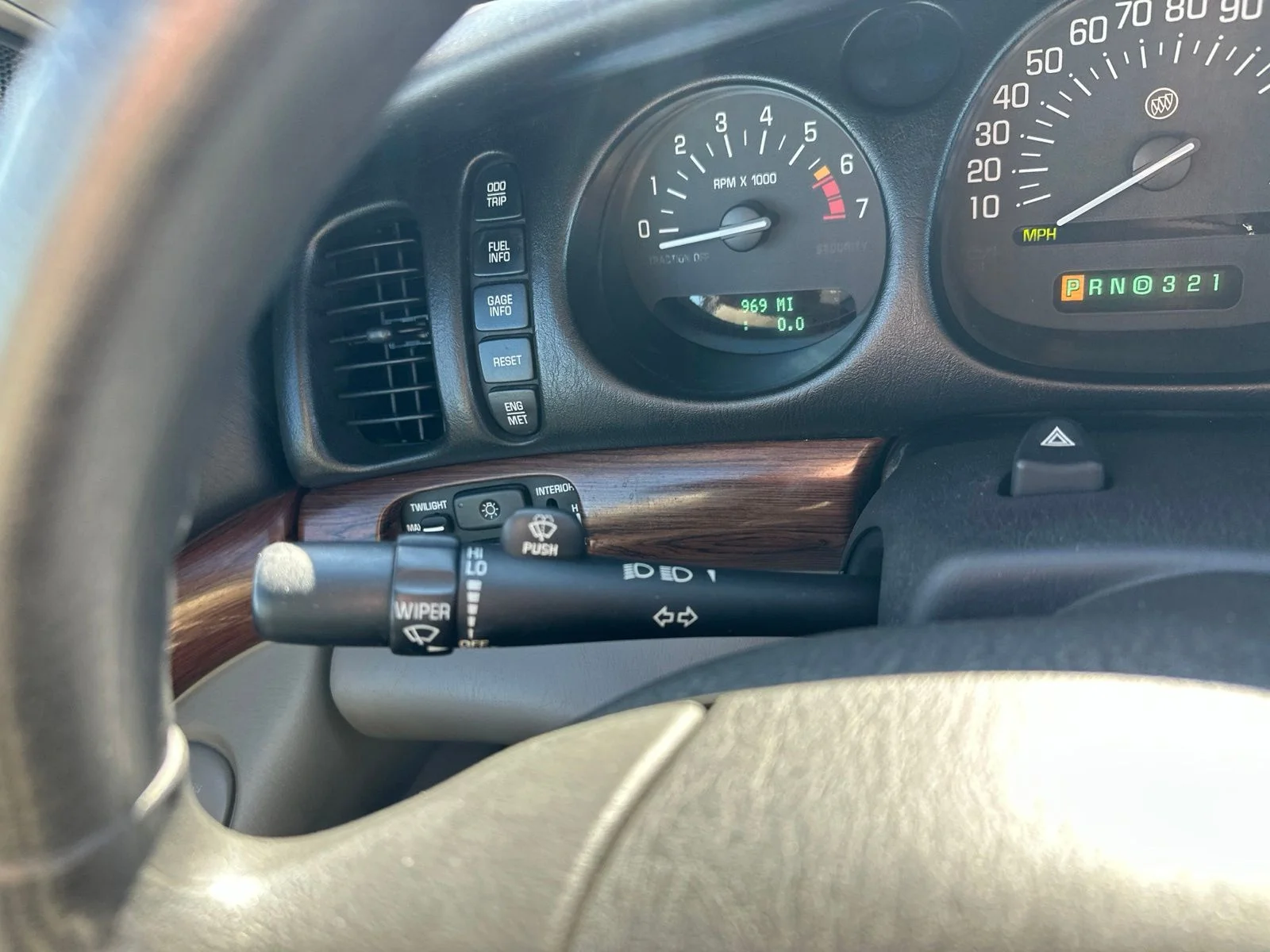 Used 2005 White Buick Custom image 39
