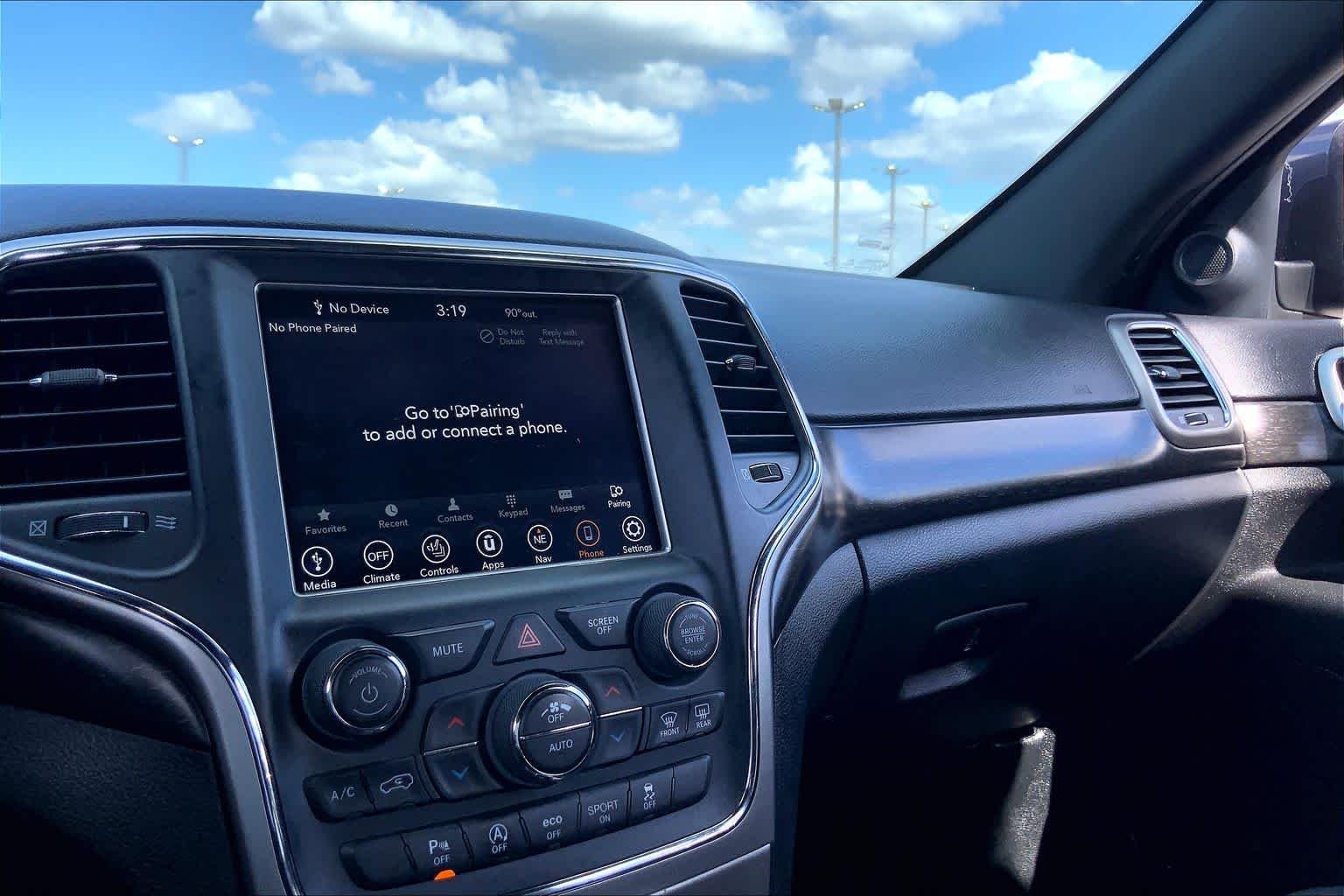 Used 2018 Granite Crystal Metallic Clearcoat Jeep Altitude image 35