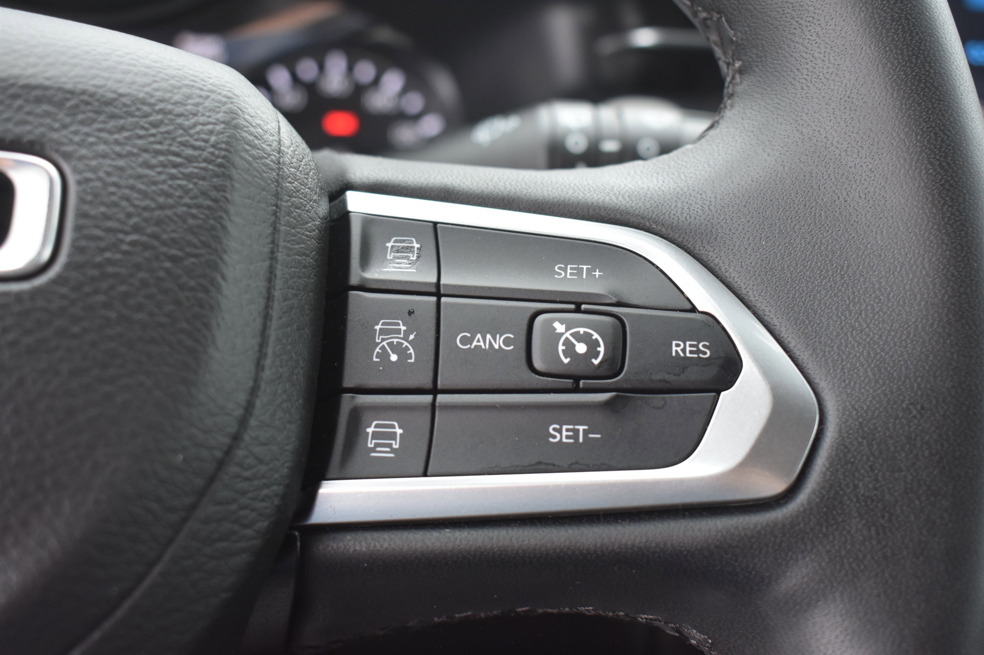 Used 2025 Hydro Blue Pearlcoat Jeep Limited image 22