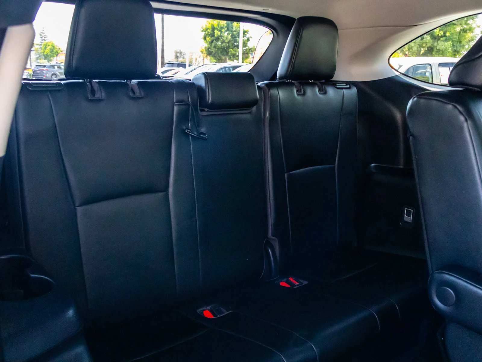 Used 2020 Blizzard Pearl Toyota XLE image 17