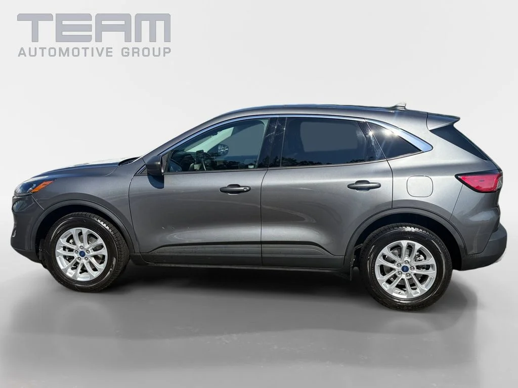 Used 2022 Gray Ford SE image 4