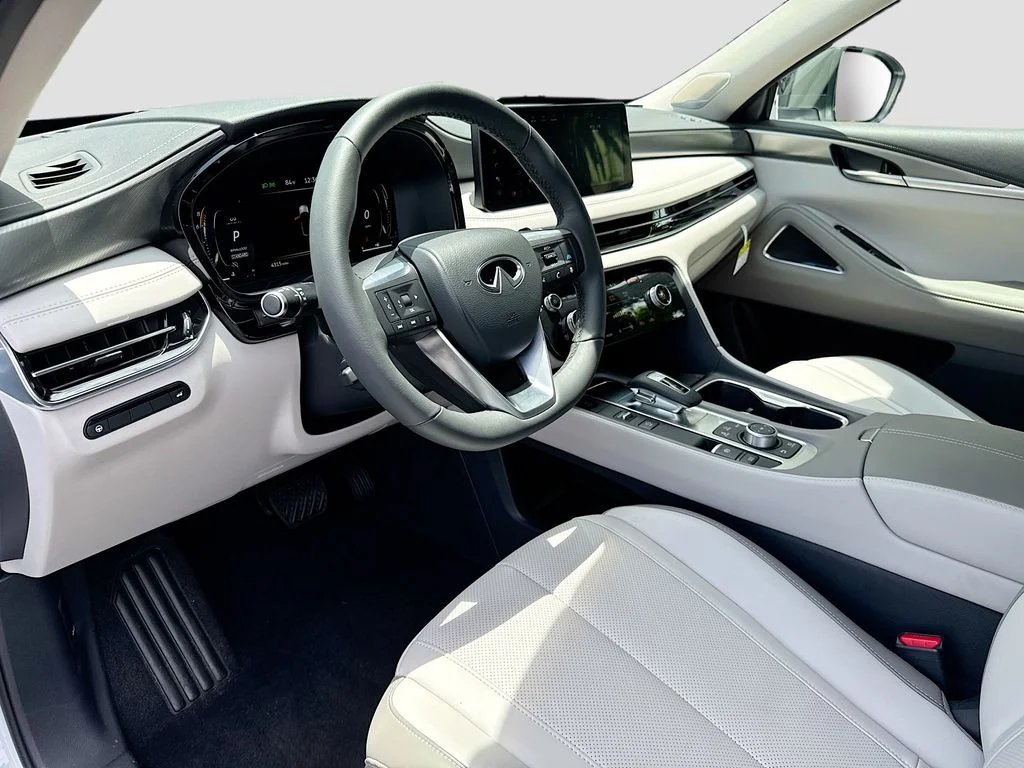 Certified Used 2026 White INFINITI LUXE image 10