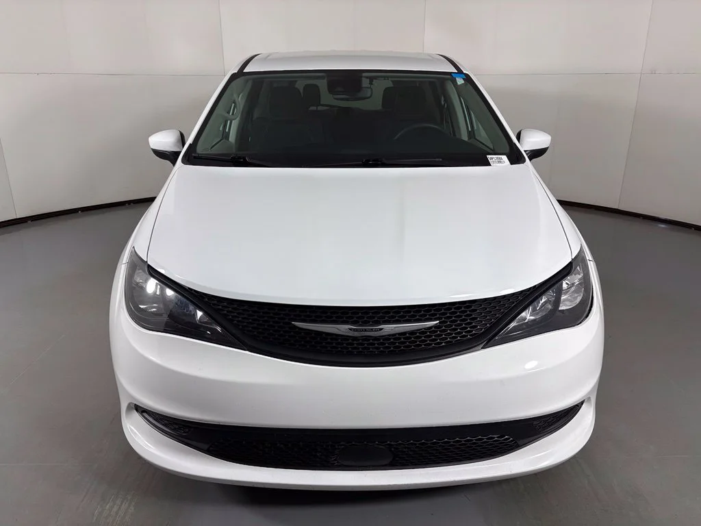 Used 2023 White Chrysler LX image 3