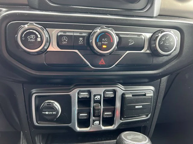 Used 2020  Jeep Unlimited Sport S image 17