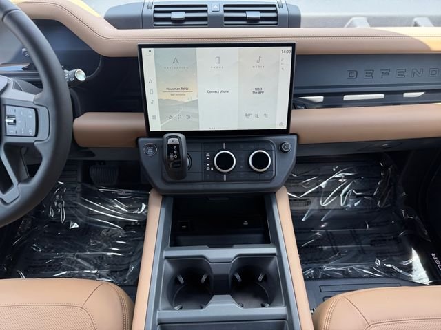 New 2026 Woolstone Green Land Rover X-Dynamic SE image 15