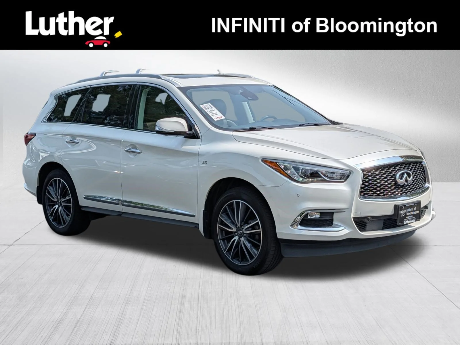 Used 2019 Majestic White INFINITI LUXE image 1