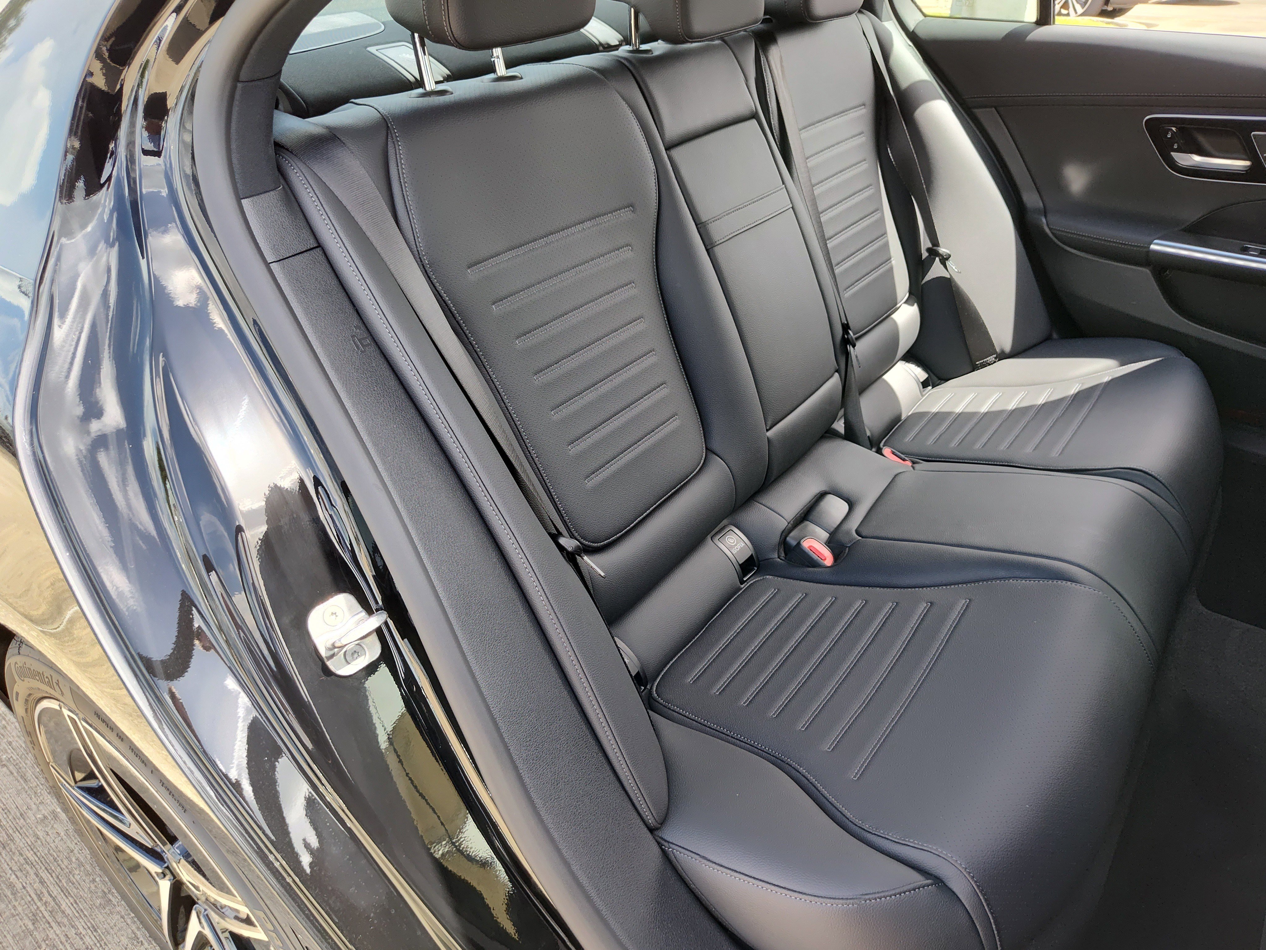 2025 Mercedes-Benz C-Class Sedan C 300 - Photo 28
