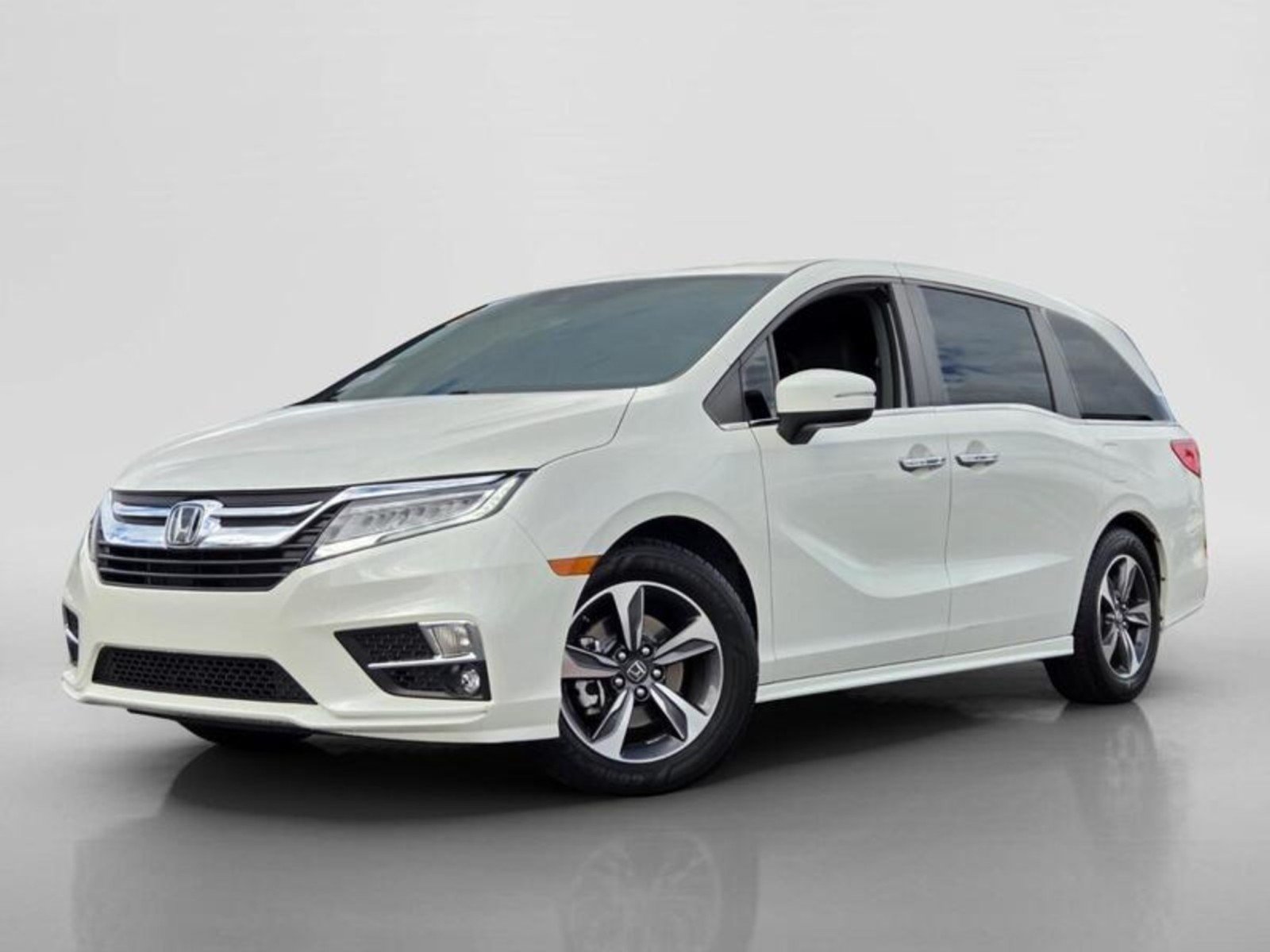 Used 2018 PEARL WHITE Honda Touring image 1