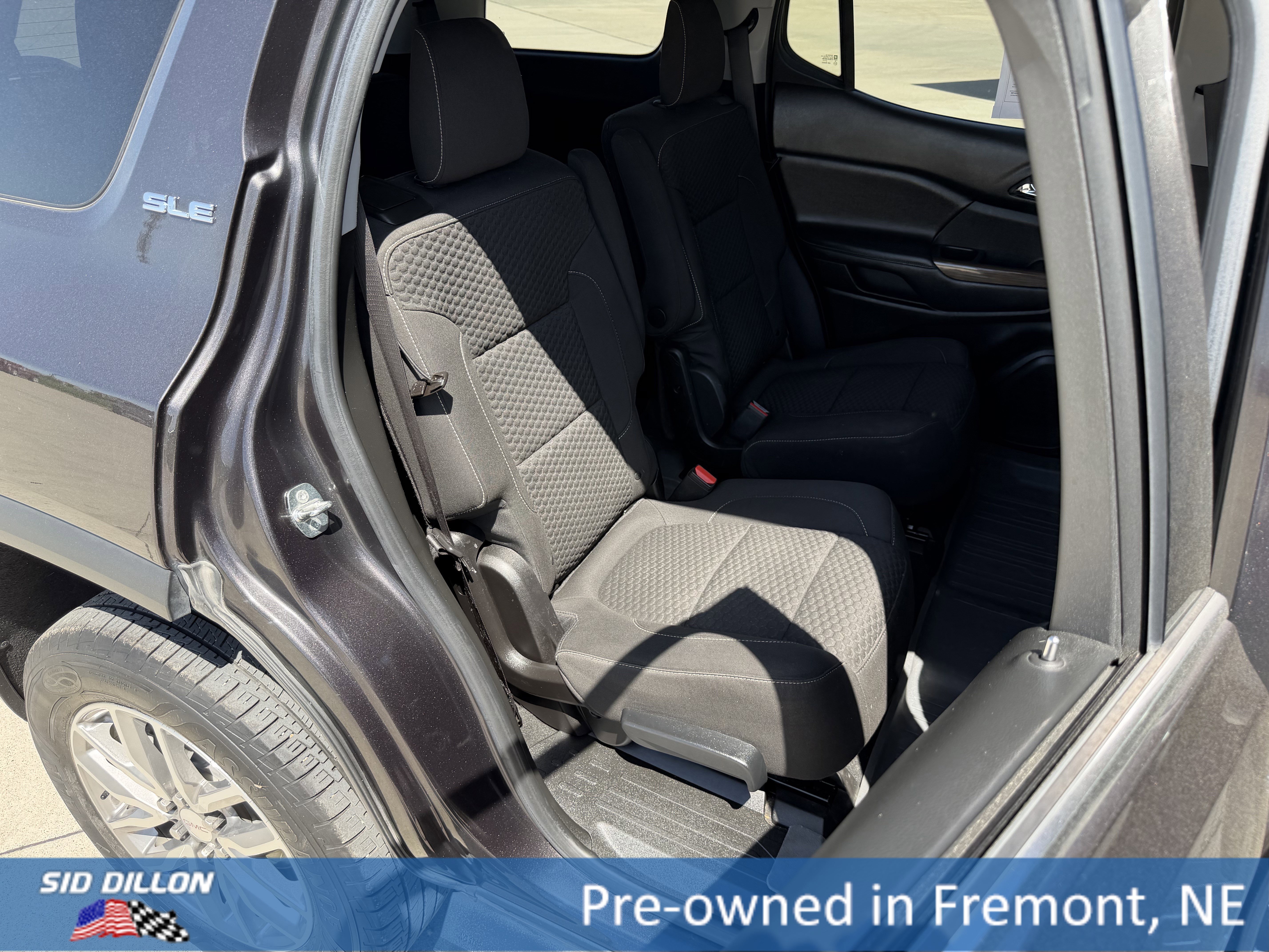 Used 2018 Iridium Metallic GMC SLE image 9