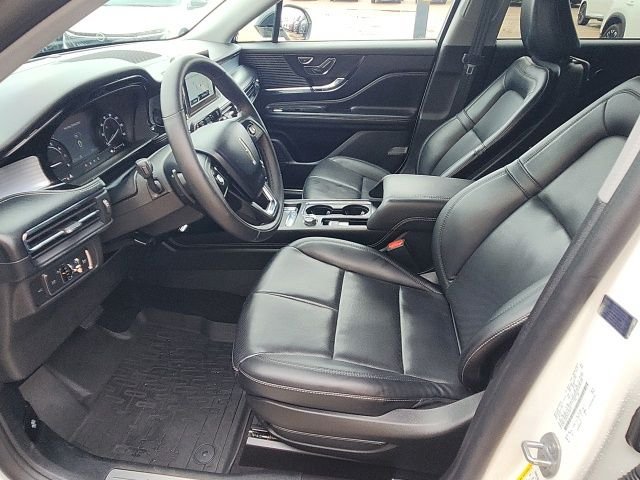 Used 2022 White Metallic Lincoln Standard image 24