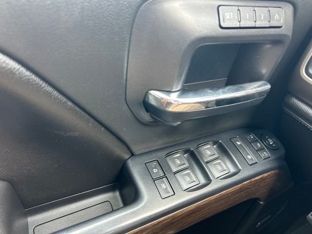 Used 2017 Red GMC Denali image 31