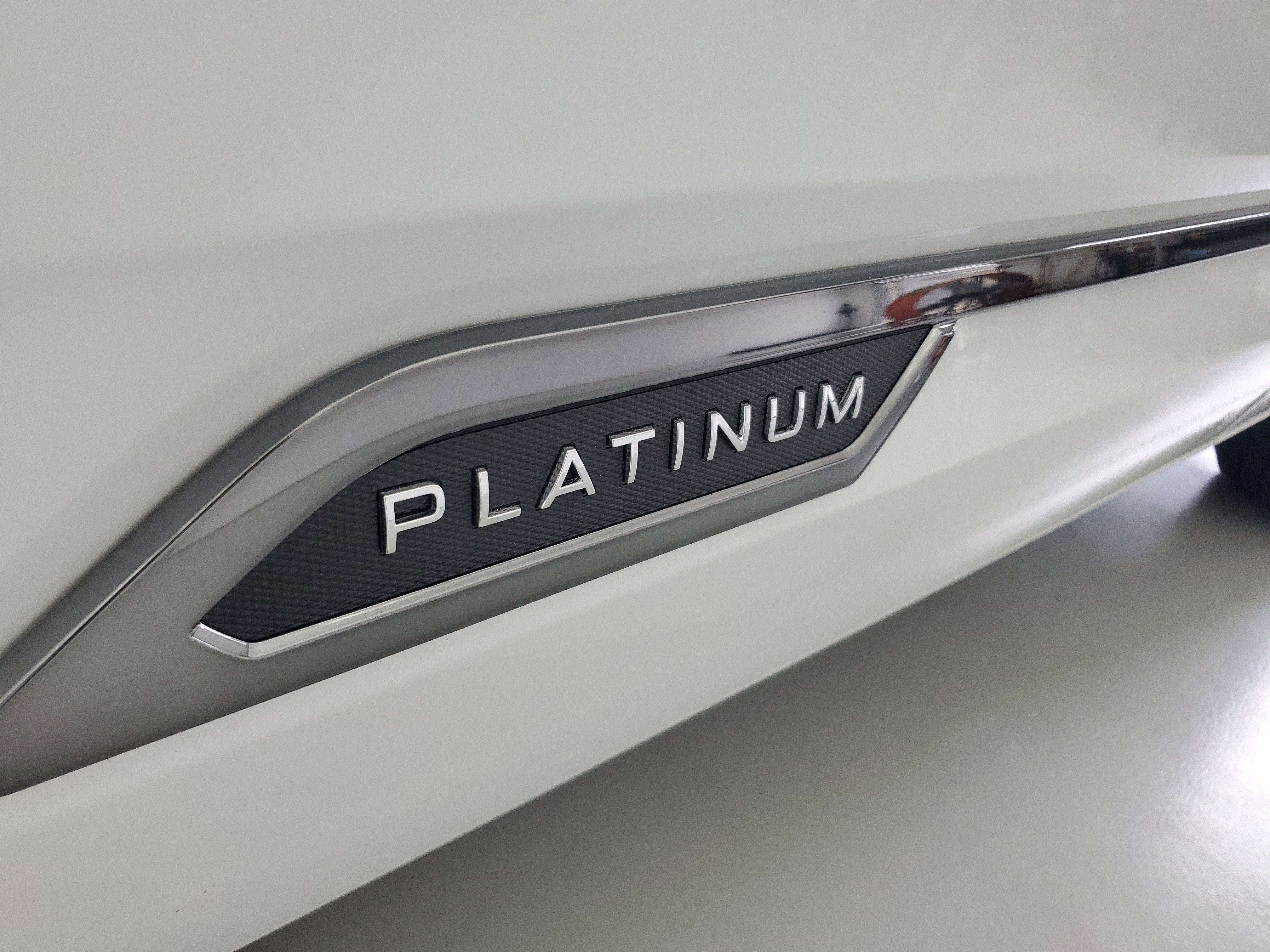 New 2026 Wind Chill Pearl <sup>1</sup> Toyota  Platinum image 8
