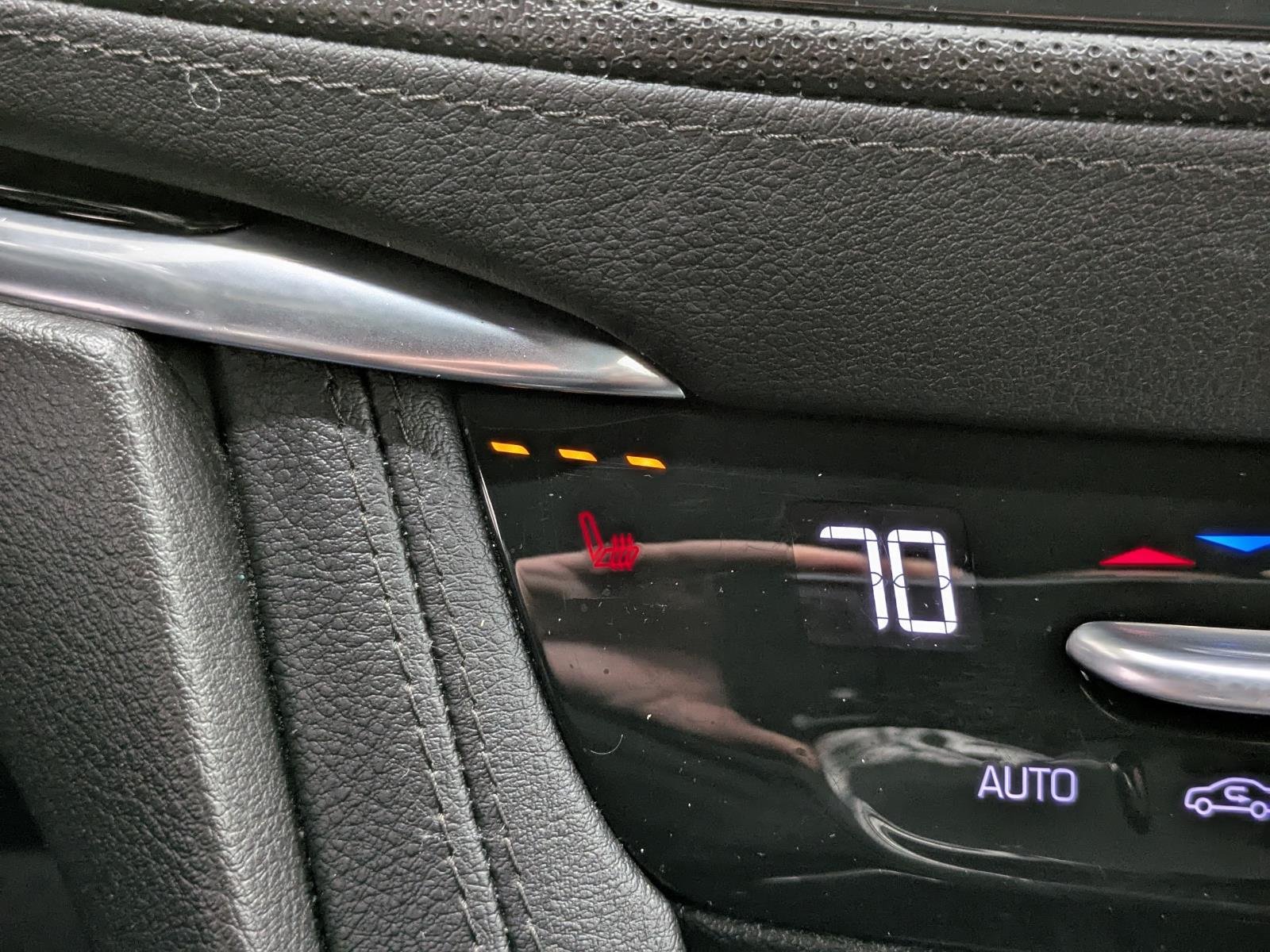 2021 Cadillac XT5 Premium Luxury photo 3