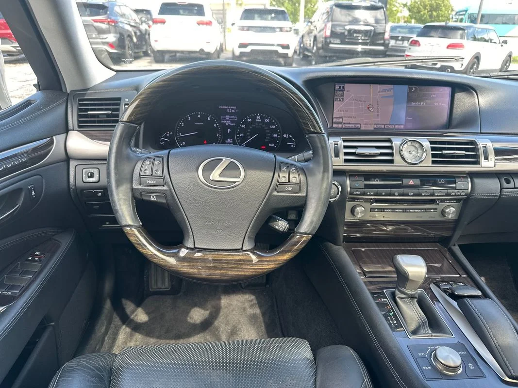 Used 2014  Lexus  image 25
