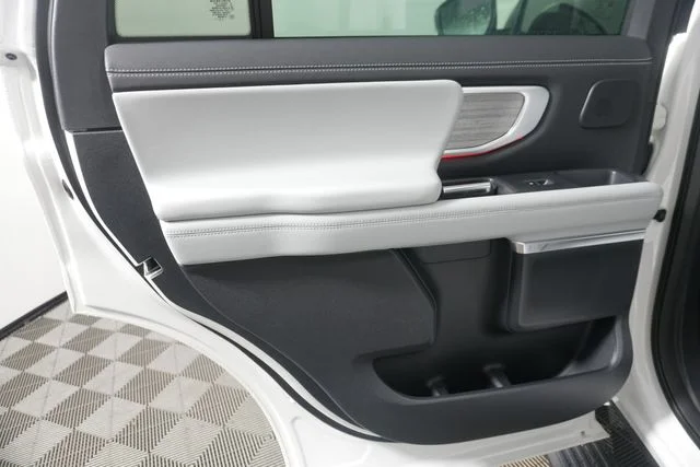 New 2027 Star White Metallic Tri-Coat Ford Platinum image 28
