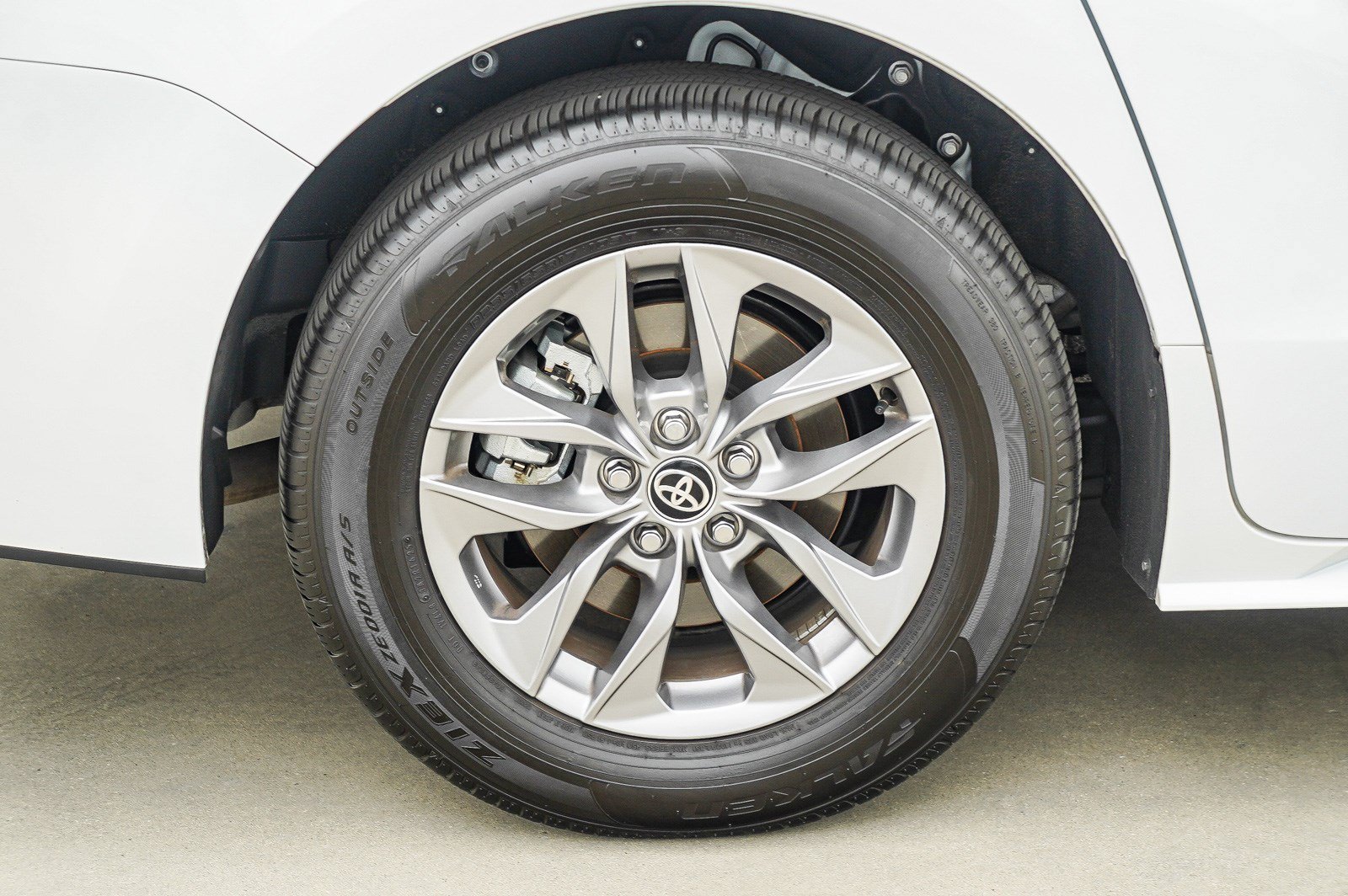 Used 2025 Ice Cap Toyota LE image 11