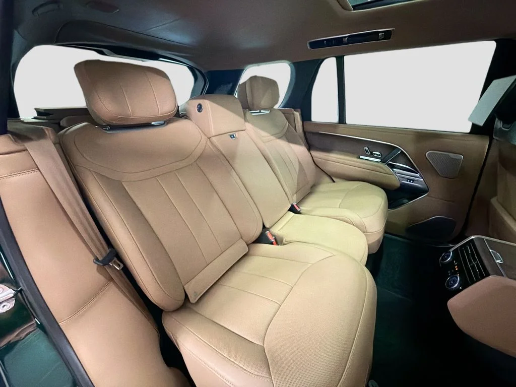 Certified Used 2025 British Racing Green SV Bespoke Ultra Met Gloss Land Rover Autobiography image 29